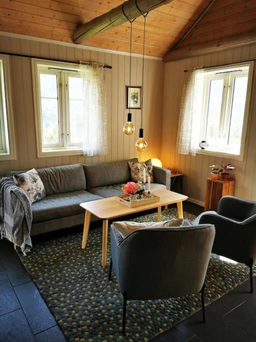 Vila Nydelig Lite Hus Med Egen Vedfyrt Baksteovn. Kaupanger Exteriér fotografie