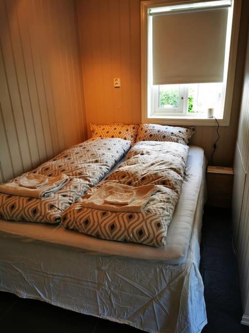 Vila Nydelig Lite Hus Med Egen Vedfyrt Baksteovn. Kaupanger Exteriér fotografie